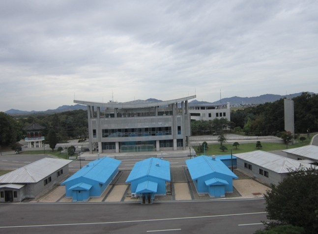 平壤開城板門店、三八線、妙香山、南浦、雙飛