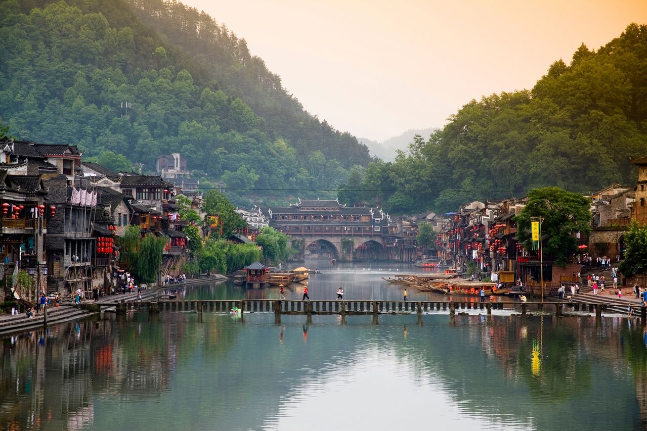 張家界、鳳凰古城、韶山、長(zhǎng)沙、岳陽(yáng)樓、衡山